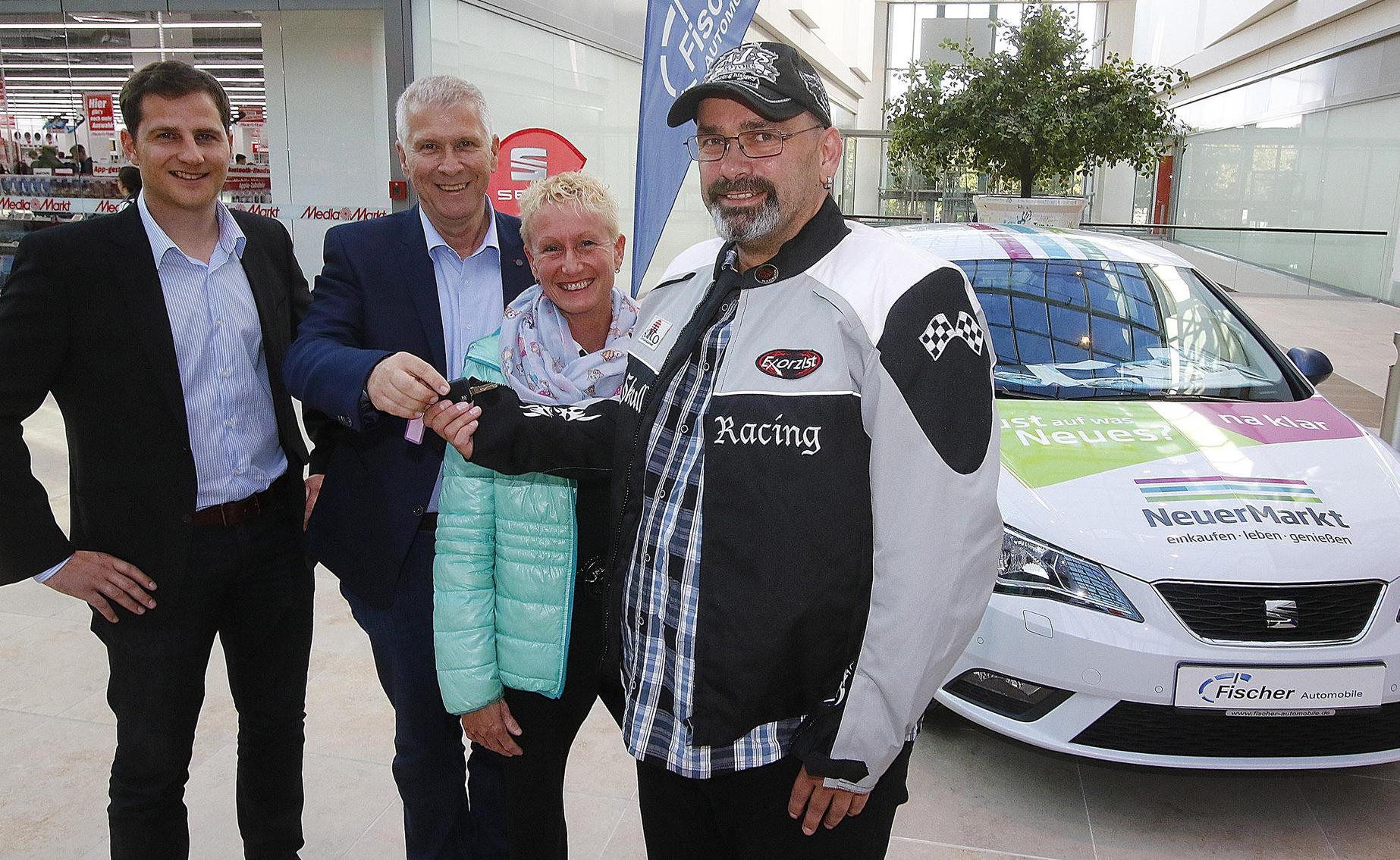 Verlosung im Neuen Markt: Gewinner darf Auto ein Jahr nutzen - Neumarkt