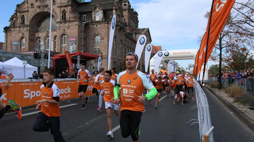 Morgens, 10 Uhr, in Nürnberg: Die 6 km beim Stadtlauf 2015