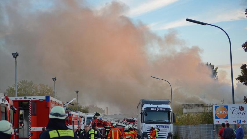 Brand am Rangierbahnhof: Feuerwehr rückt mit Großaufgebot an