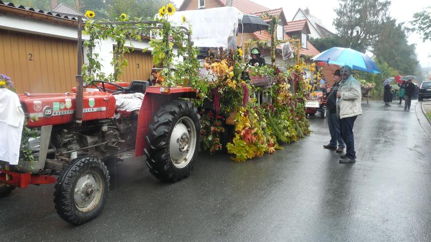 Muggendorf trotzt dem Regenwetter beim Erntedank- und Kürbisfest