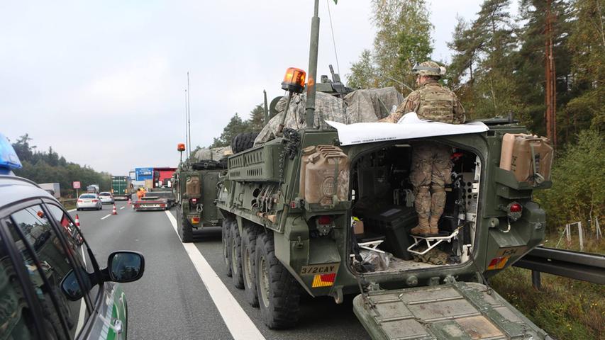 Radpanzer kracht auf Lkw: Unfallserie am Kreuz Nürnberg-Ost