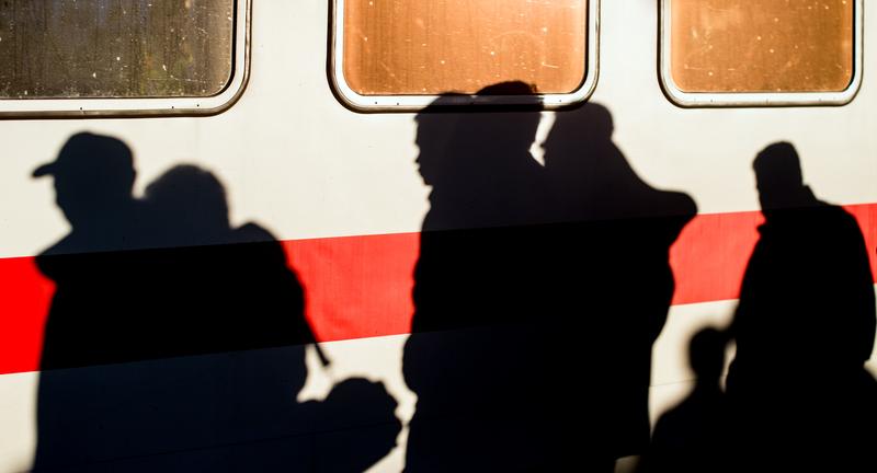 Mit Hetze wird im Netz Stimmung gegen Flüchtlinge gemacht. Oft halten sich die Gerüchte auch dann noch, wenn sie sich längst als Falschmeldungen herausgestellt haben. Mit Hetze wird im Netz Stimmung gegen Flüchtlinge gemacht. Oft halten sich die Gerüchte auch dann noch, wenn sie sich längst als Falschmeldungen herausgestellt haben.