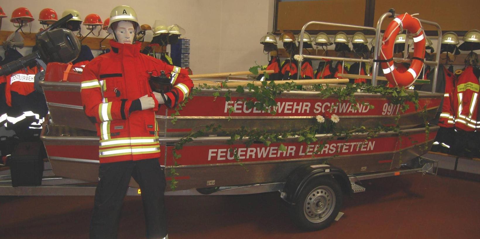Schwanstettens Feuerwehren feierten neue Anschaffungen