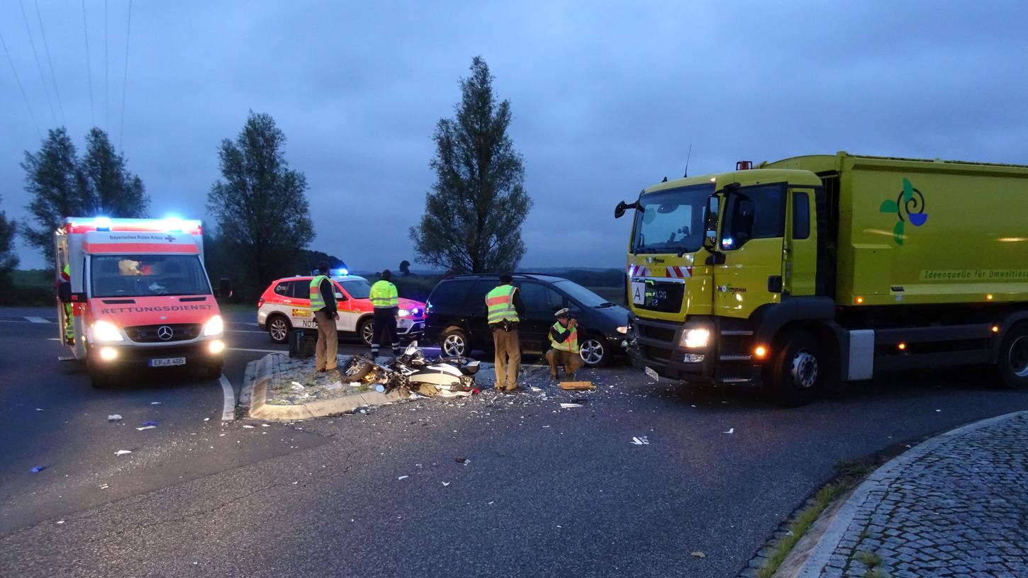  Müllfahrzeug rammt Motorradfahrer in Neunkirchen