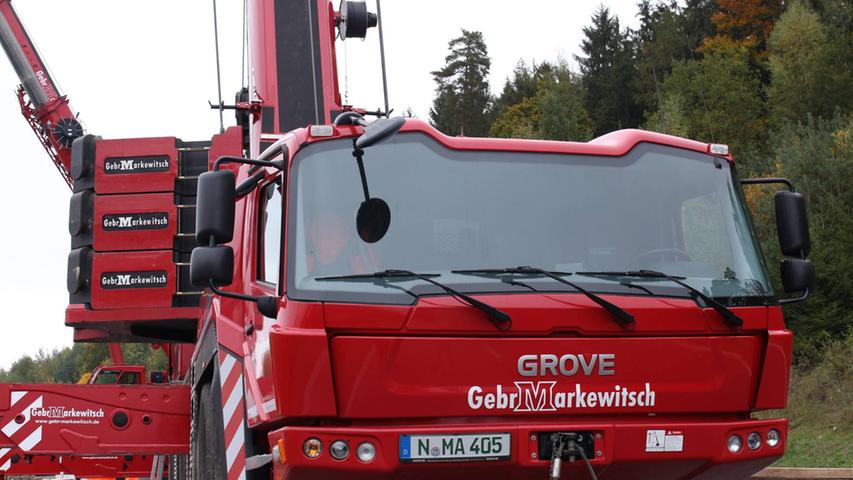 Auf A9 verunglückter Schwertransporter bei Schnaittach geborgen 