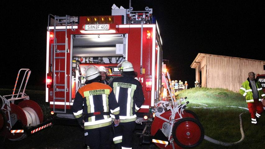 Anhänger fängt Feuer: 30.000 Euro Schaden nach Scheunenbrand