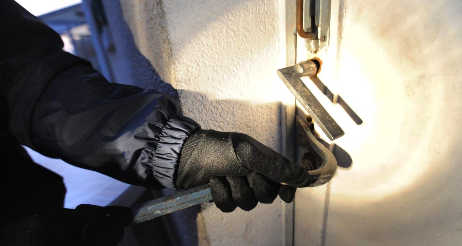Velburg: Einbrecher hantierte an der Haustür