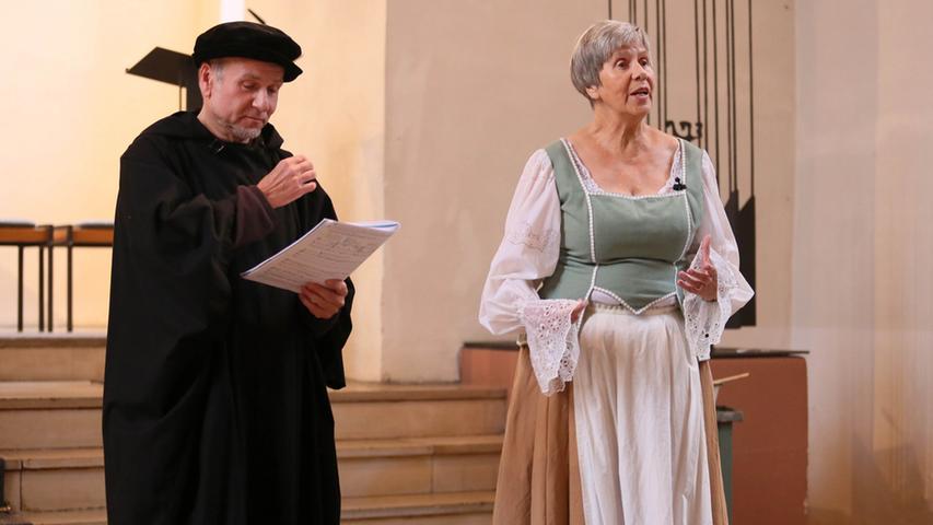 Die vierte Neumarkter KulTourNacht. In der evangelischen Christuskirche wurde ein Stück über das Leben von Martin Luther aufgeführt.