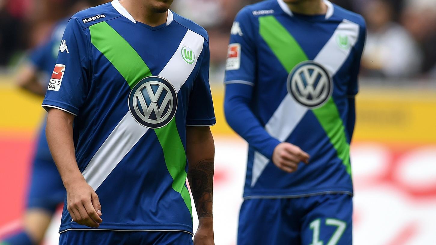 VW auf der Brust: Auch der VfL Wolfsburg bekommt die Auswirkungen des Abgas-Skandals zu spüren.