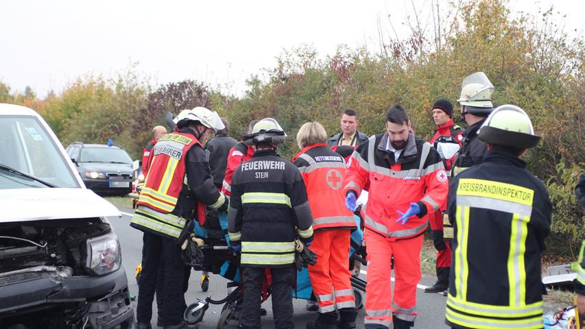 Verkehrsunfall auf B14 bei Stein: Zwei Personen schwer verletzt