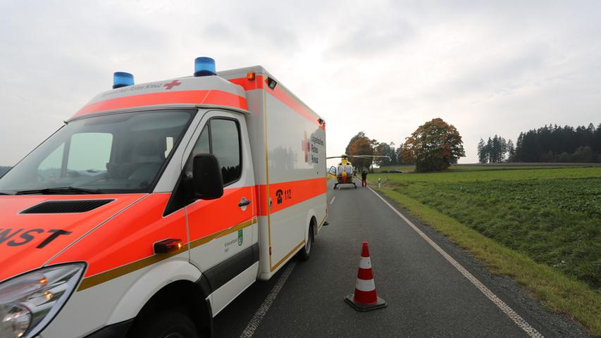 Schwerer Unfall im Landkreis Hof: Auto überschlägt sich mehrfach