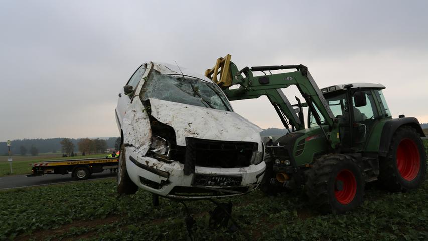 Schwerer Unfall im Landkreis Hof: Auto überschlägt sich mehrfach