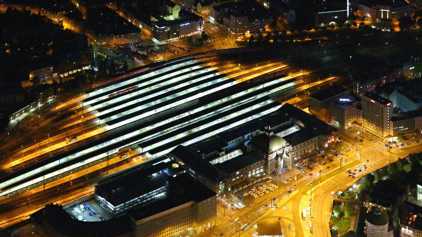 Der laute Knall am Samstagabend erschreckte zahlreiche Menschen im Nürnberger Hauptbahnhof.