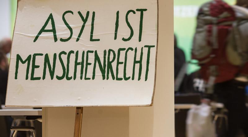Die große Koalition hat nach Angaben von SPD-Chef Sigmar Gabriel den wochenlangen Streit um das Asylpaket II beigelegt.