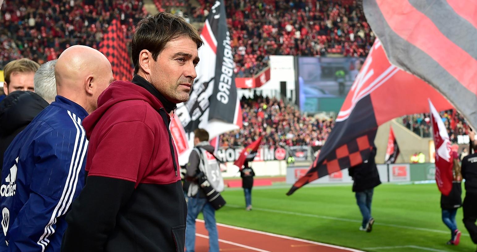 René Weiler hat sich entschieden: In Duisburg übernimmt im Club-Tor Thorsten Kirschbaum für den verletzten Raphael Schäfer. René Weiler hat sich entschieden: In Duisburg übernimmt im Club-Tor Thorsten Kirschbaum für den verletzten Raphael Schäfer.