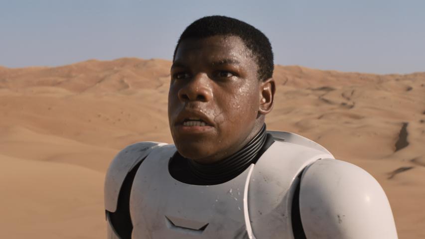 Im Gegensatz zu den früheren Filmen sind die Stormtroopers des Imperiums nicht mehr durchgehend anonymes Kanonenfutter. Zumindest einer davon hat ein Gesicht: Finn (gespielt von John Boyega), der offenbar von den Sturmtruppen desertiert,...