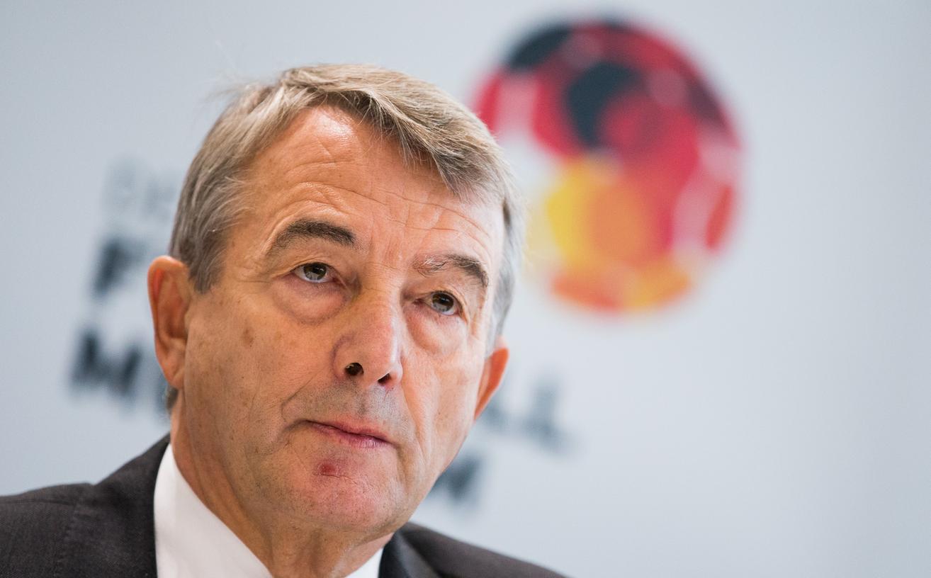 DFB-Präsident Wolfgang Niersbach verteidigt seinen Verband gegen Korruptionsvorwürfe.