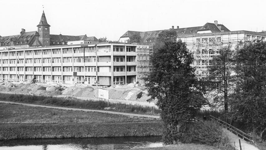Die Stadträte ließen sich gestern von den Fachleuten aus dem Bauhof kreuz und quer durch Nürnberg dahin führen, wo die Millionen geblieben sind.  Hier geht es zum Artikel vom 22. Oktober 1965: Kreuzfahrt zu den Baustellen