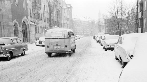 Bereits im November 1962 setzte eine klirrende Kälte ein - die Wetterverhältnisse sorgten für die kommenden Wochen für einen ungewöhnlich strengen Winter. Im Frankenwald waren einzelne Orte über Wochen von der Außenwelt abgeschnitten.