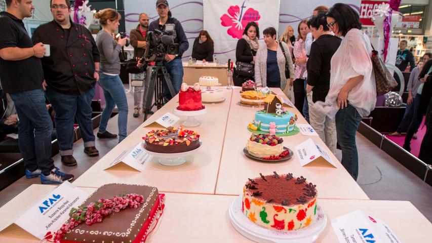 30 Tortenkreationen standen auf nordbayern.de im Voting zur Auswahl, zehn Kuchen haben die User ins Finale von "Franken backt!" gevotet. Auf der Consumenta fällte schließlich die Jury das finale Urteil, welcher Kuchen den Titel verdient hat.