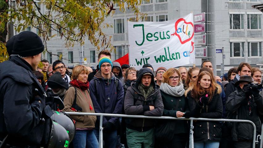 Nach Demo am Rathenauplatz: Hunderte stellen sich gegen Pegida