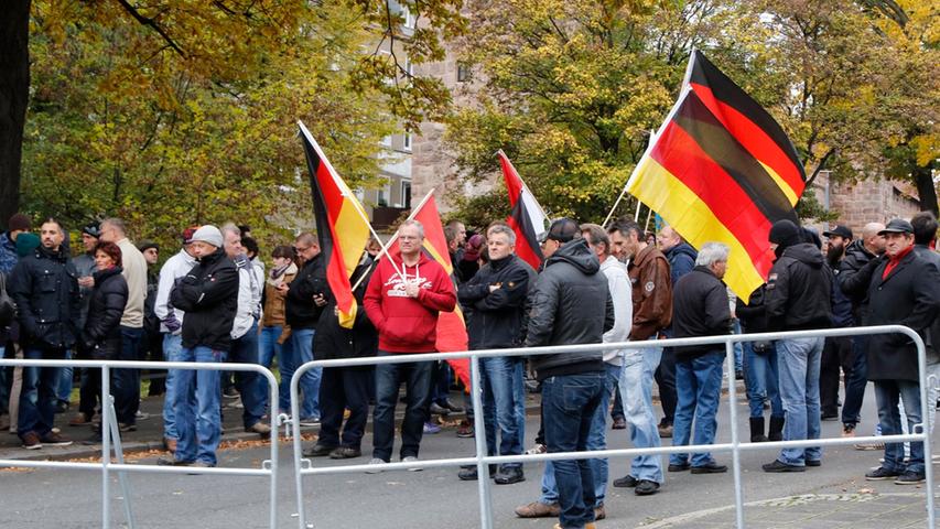 Nach Demo am Rathenauplatz: Hunderte stellen sich gegen Pegida