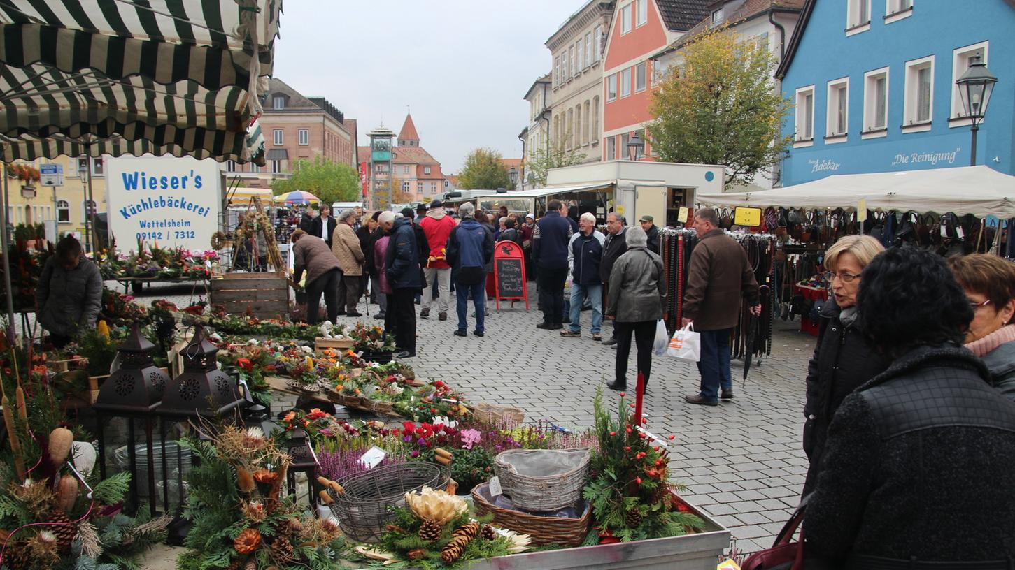 Die Gunzenhäuser zog es am Wochenende nach draußen: Der Simon-und-Judäi-Markt war sehr gut besucht.