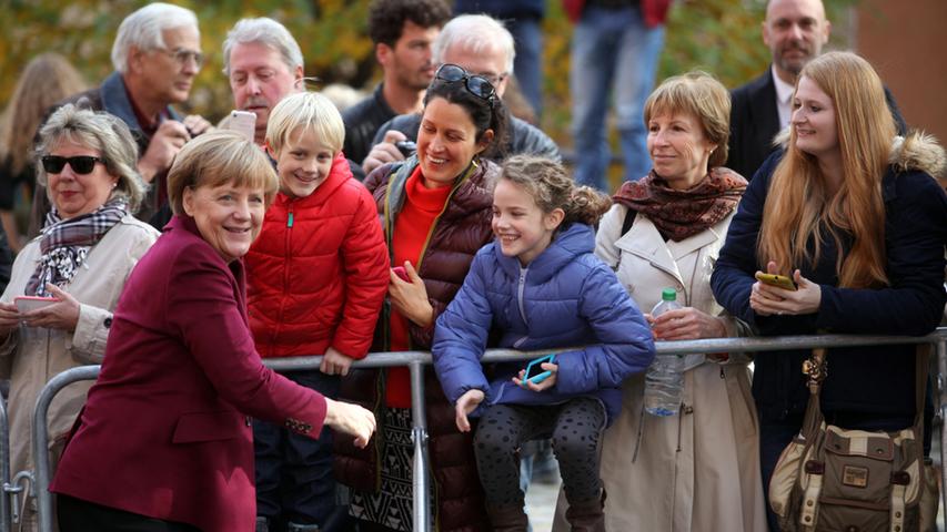 Hochsicherheitszone Kaiserburg: Im Oktober 2015 kam Angela Merkel zum Bürgerdialog nach Nürnberg und zeigte sich volksnah.