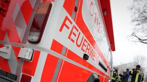 Erheblicher Sachschaden: Sattelzug fährt zu schnell in Baustelle auf A3 bei Gremsdorf und kippt