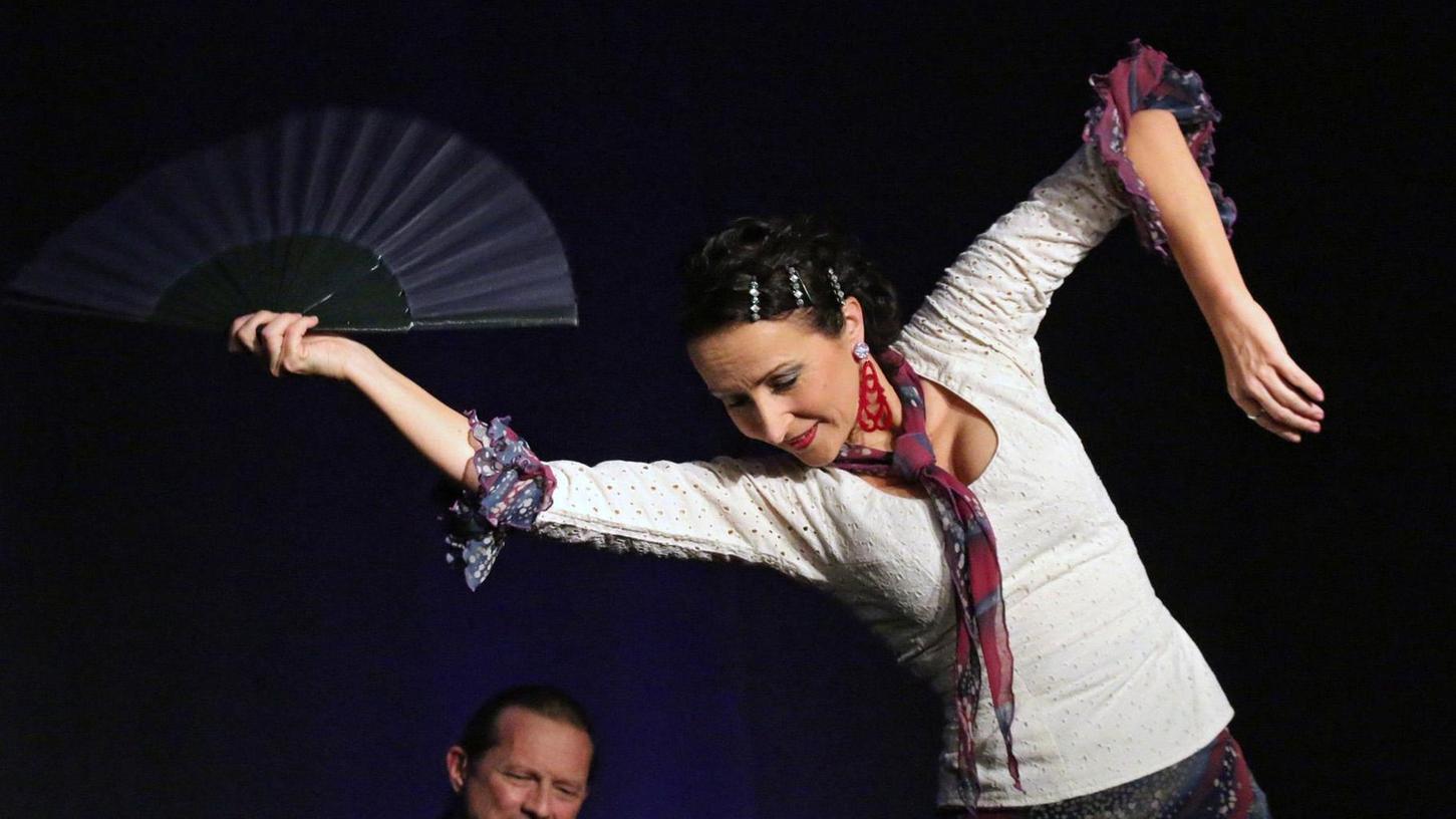 Andrea Grüner machte das Publikum im Gredinger Gredonia-Heim mit dem Flamenco in unterschiedlichsten Varianten bekannt.
