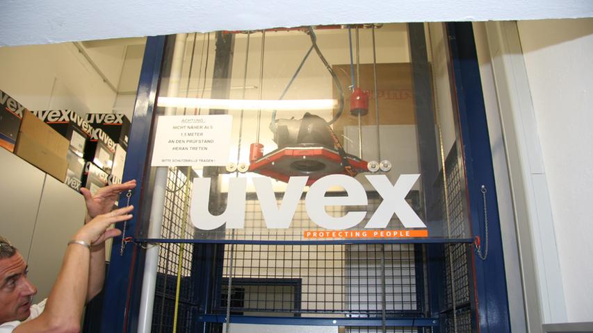 Doppeltes Gehalt gibt es auch beim Reithelm-Hersteller Uvex.