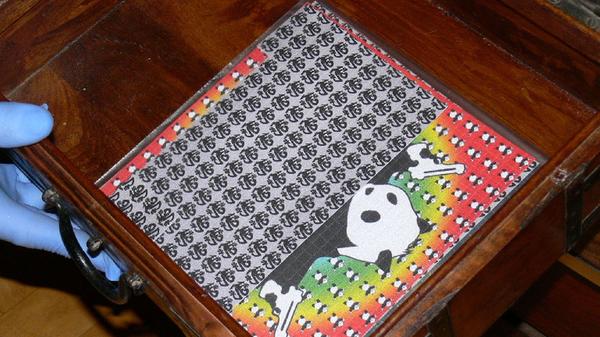 LSD (Lysergsäurediethylamid), auch Acid genannt, ist ein Derivat der Lysergsäure und wurde ursprünglich auf chemischem Wege aus dem Mutterkorn gewonnen, einem Pilz, der vornehmlich Getreide befällt. Inzwischen wird die Droge auch vollsynthetisch hergestellt. LSD wird meist in Flüssigkeit gelöst und auf Trägersubstanzen aufgebracht, beispielsweise Papier. Es gilt als eines der stärksten bekannten Halluzinogene und kann schon in geringen Mengen massiv halluzinogen wirken. LSD spielt in der Drogenszene eine untergeordnete Rolle, der Drogenbericht der Suchtbeauftragten spricht davon, dass sich die LSD-Zahlen "auf einem sehr niedrigen Niveau bewegen". In den 1950er Jahren wurden auf amerikanischer Seite Versuche unternommen, LSD zur Gedankenkontrolle und als Wahrheitsserum einzusetzen. Dabei kam es zu Menschenversuchen im Großen Stil, bei denen die ahnungslosen Probanden von der CIA unter Drogen gesetzt wurden, um die Wirkung von LSD und anderen halluzinogenen Drogen zu erforschen. Ein Stichwort dazu ist MKULTRA. Der Umgang mit LSD steht in Deutschland grundsätzlich unter Strafe.