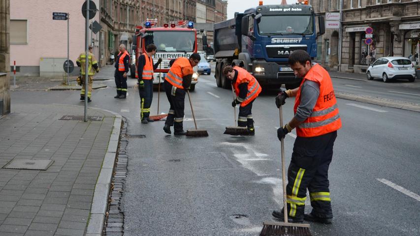 Zwei Kilometer lange Ölspur verursacht Feuerwehreinsatz in Fürth