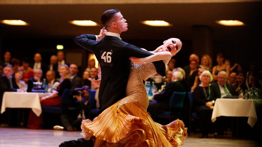 Tüll und Tango: Meisterschaft im Standardtanz in Nürnberg
