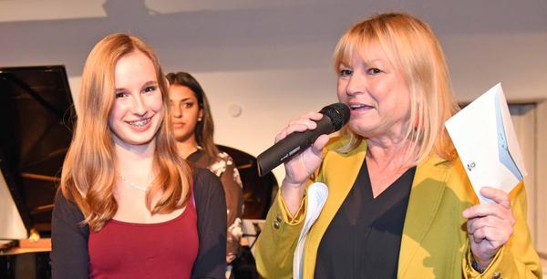 Lena Kühlewind gewinnt LesArt-Nachwuchspreis in Schwabach