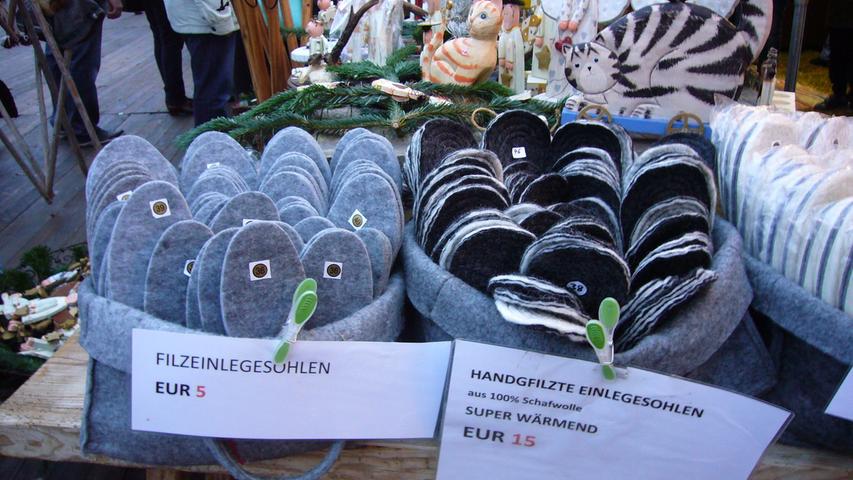 Engel und Akzente beim Martini-Markt auf Schloss Thurn