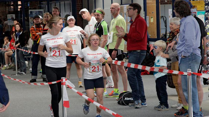 Schwitzen in Nürnberg: Indoor-Marathon beim TÜV Rheinland