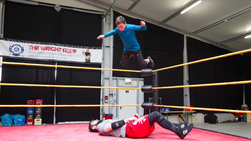 Wrestling: Beim Training mit Profi Alex Wright in Heßdorf