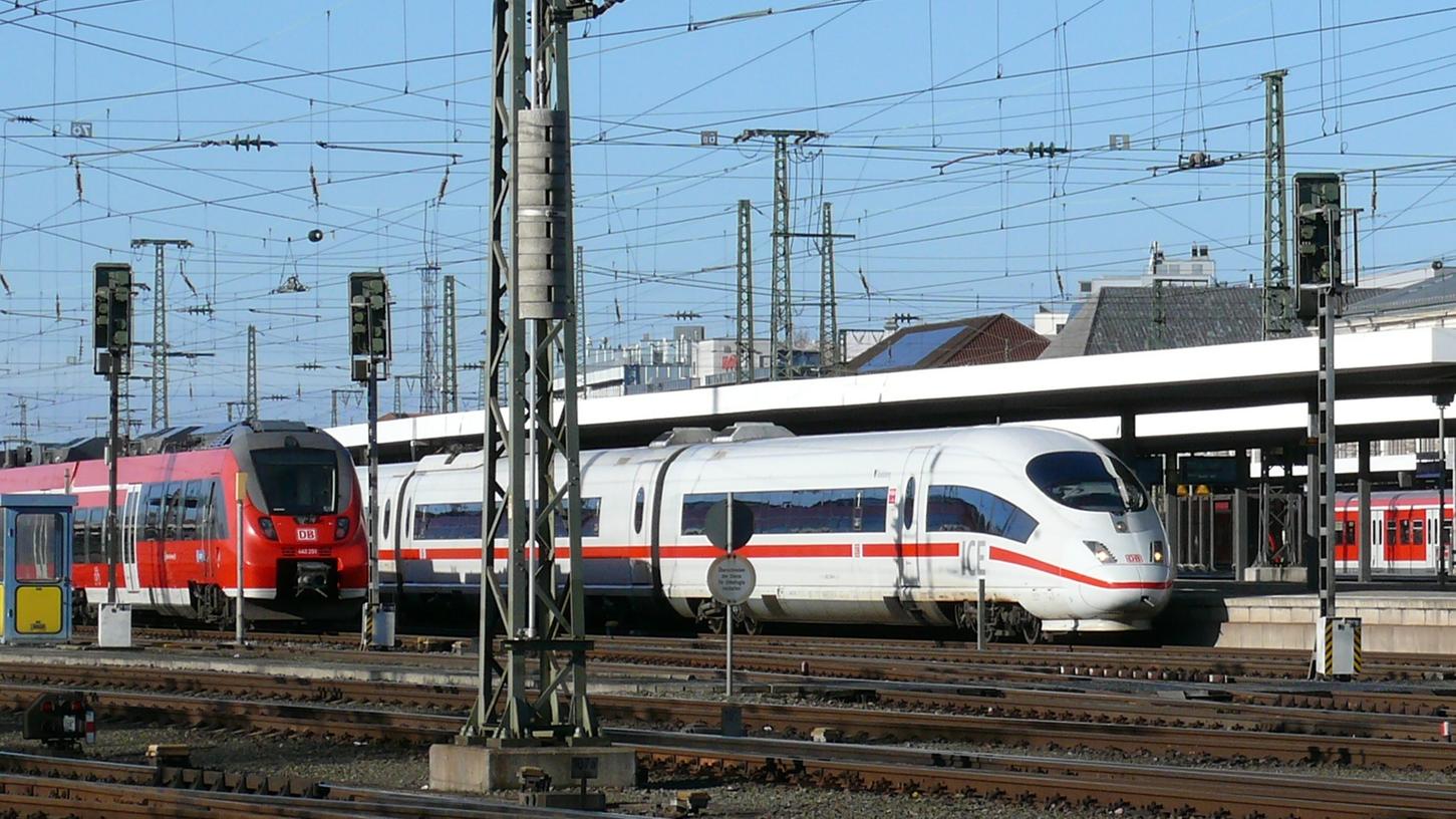 Stehende Züge: Der Verkehr im Hauptbahnhof kam am Sonntag kurzzeitig zum Erliegen.