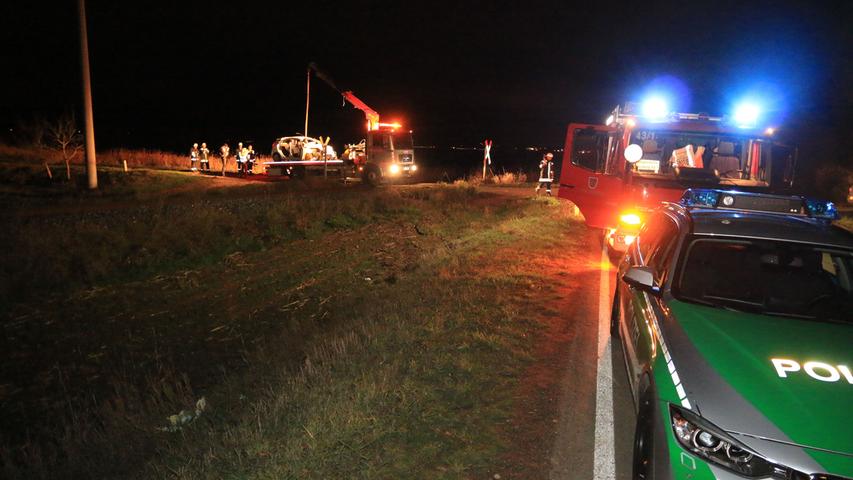 Schwerer Unfall bei Gosberg: Autofahrerin mäht Telefonmast um