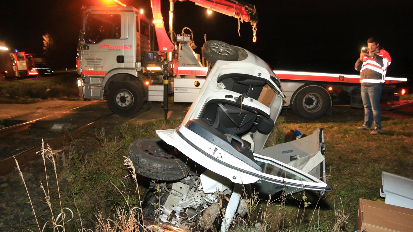 Die 77-jährige Fahrerin dieses Fiesta verletzte sich bei dem Unfall glücklicherweise nicht schwer. Die 77-jährige Fahrerin dieses Fiesta verletzte sich bei dem Unfall glücklicherweise nicht schwer.