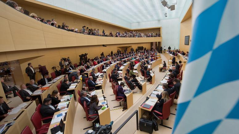 Einigkeit im Kampf gegen Rechts? Im Bayerischen Landtag sucht man vergeblich nach gemeinsamen Positionen zwischen Regierungsfraktion und Opposition.