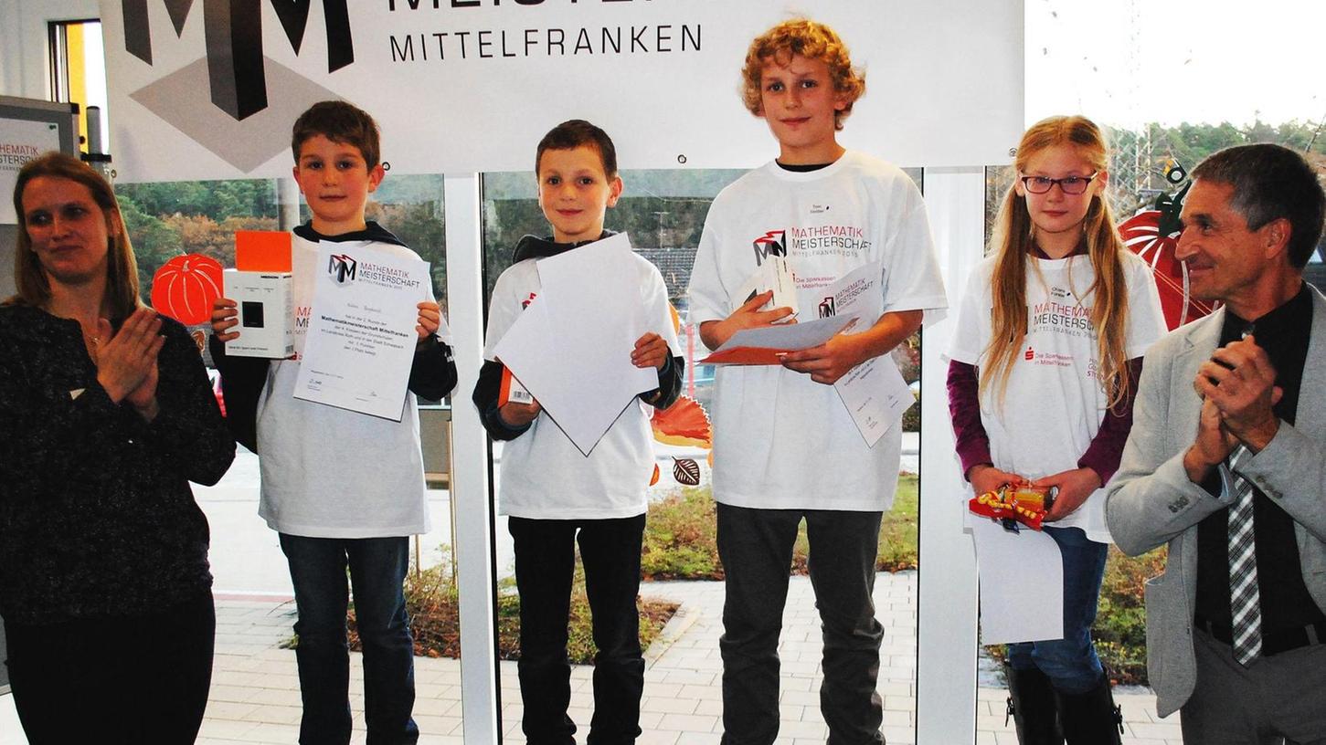 Schwabacher Dreifach-Erfolg bei Mathe-Meisterschaft