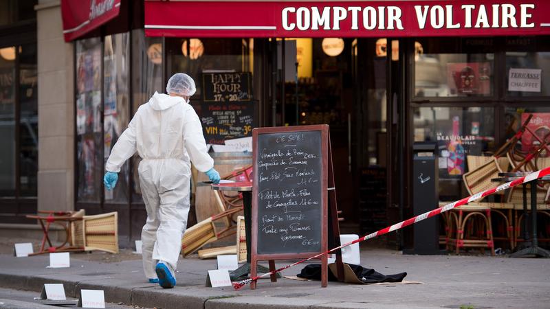 Die Anschlagsserie trifft die Pariser in Lokalen, Restaurants, Konzerthallen. Der Islamische Staat greift unseren Lebensstil an.