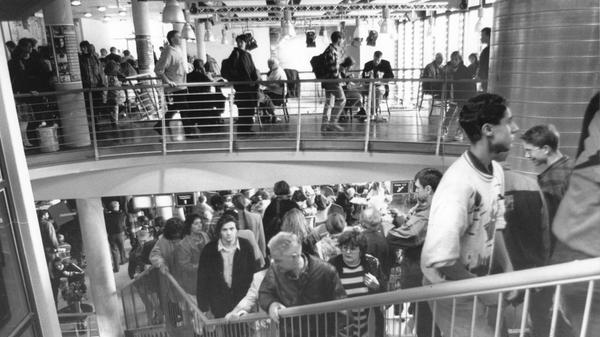 Viel hat sich an dieser Stelle im Cinecitta nicht verändert - der Aufgang zu den Kinos im Obergeschoss dürfte leicht zu erkennen sein.