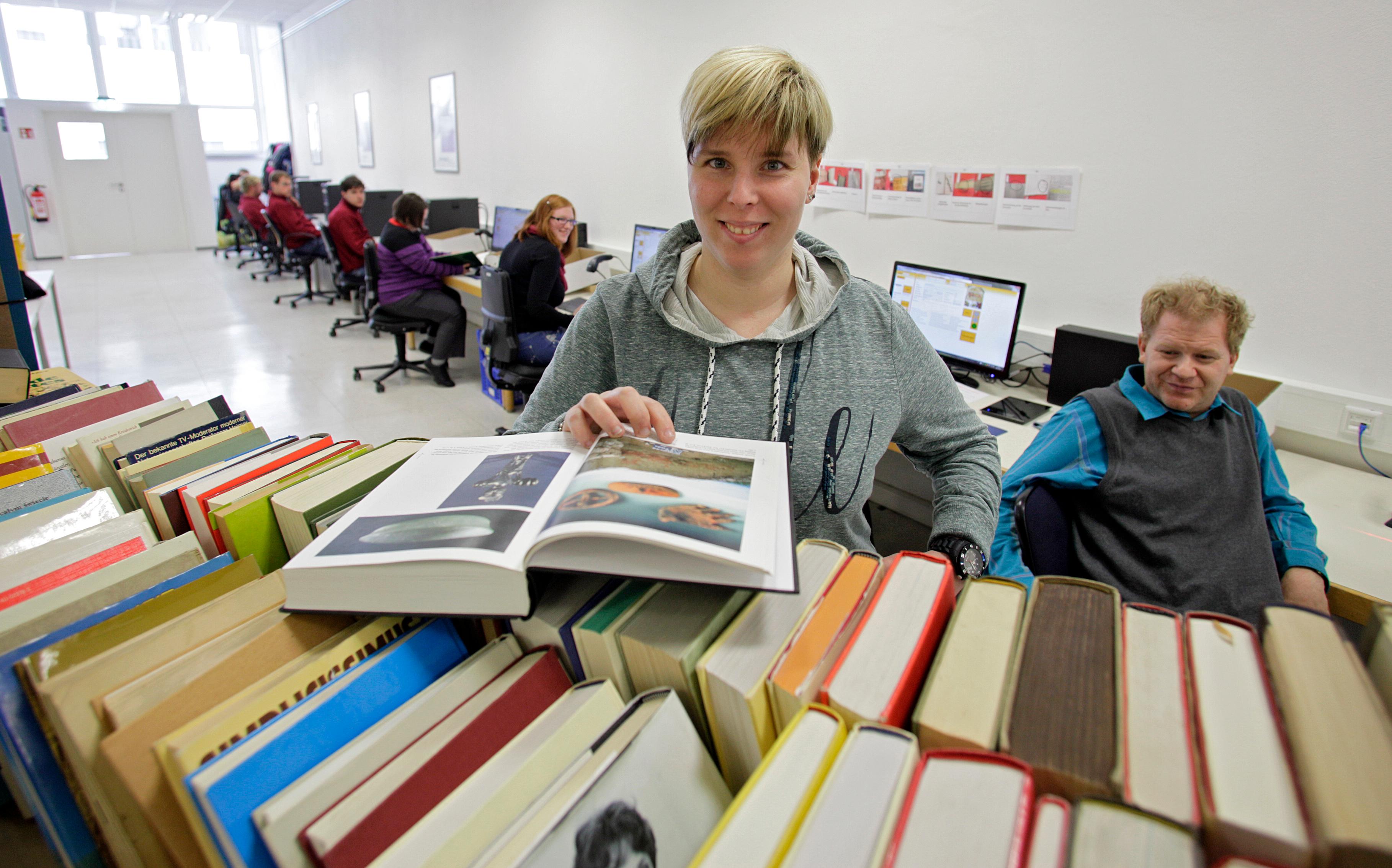 Bücherkiste bietet Arbeit für geistig behinderte Menschen | Nordbayern