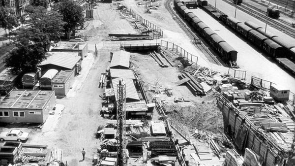 Dieses Foto entstand 1980 beim Bau nahe des Fürther Hauptbahnhofes.