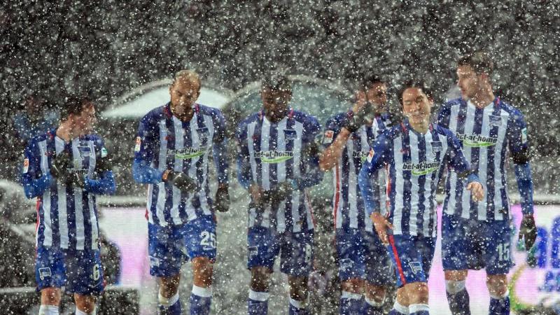 Hertha siegt im Schneesturm - FCI dreht Partie