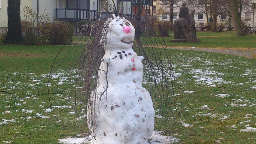 Den ersten Schneemann des Jahres - mit Haaren - konnte man auch in der Gartenstadt zu bestaunen.