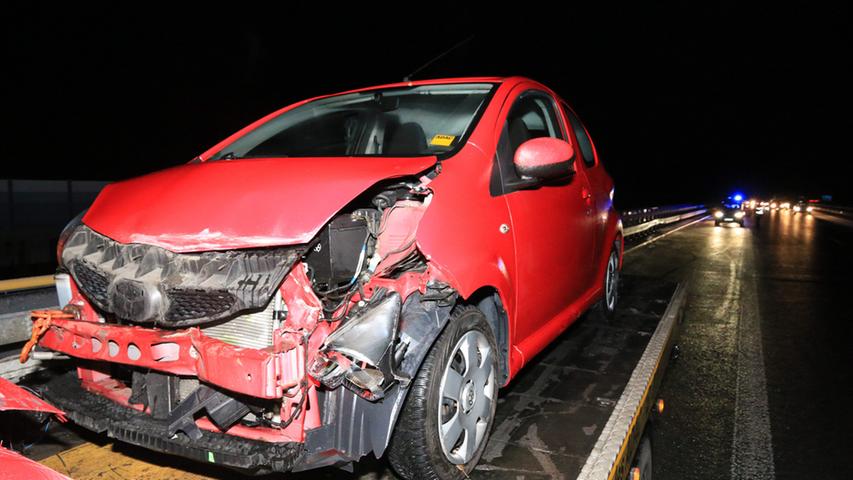 Am Sonntagnachmittag gegen 17 Uhr kam es auf der A73 in Richtung Suhl zu vier Unfällen auf einer Brücke zwischen den Anschlussstellen Ebersdorf b. Coburg und Neustadt b. Coburg.